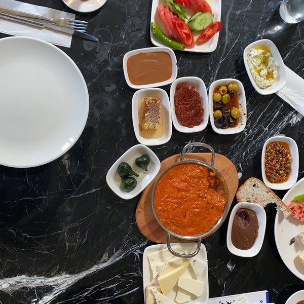 Foto tomada en Taşlıhan Restaurant  por Emin ilker Apanay el 6/19/2021