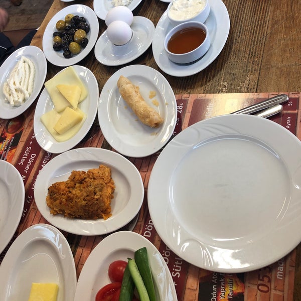 Foto tirada no(a) Madalyalı Restaurant por Emin ilker Apanay em 10/29/2019