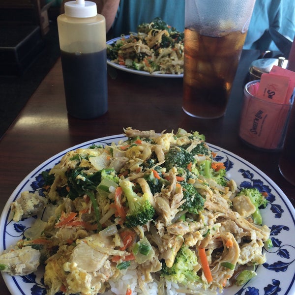 Das Foto wurde bei Rutts Hawaiian Cafe - Hawaiian Catering von Sidney N. am 9/10/2016 aufgenommen