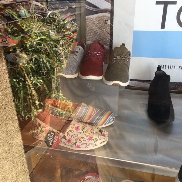 skechers camarillo