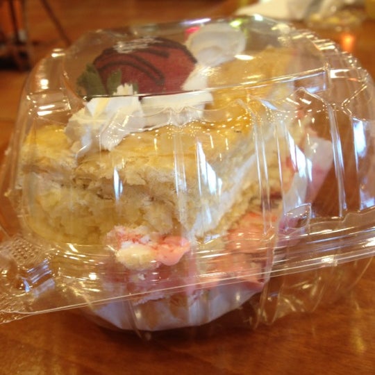 9/28/2012에 Laudeth A.님이 Flip-It Bakery &amp; Deli에서 찍은 사진