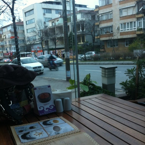 Das Foto wurde bei Lime Tree Cafe &amp; Kitchen von Murat C. am 12/30/2012 aufgenommen