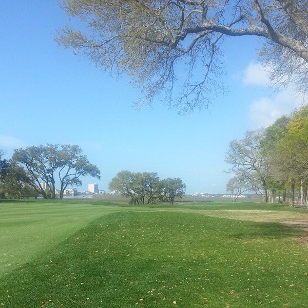 Foto scattata a Tidewater Golf Club da Pierre R. il 4/17/2013