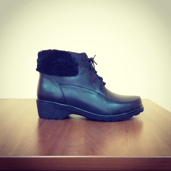 Кирзовые ботинки вмф. Ботинки кожаные денвер модель 5. Чтз обувь. Ростовская обувь фирма майер. Ботинки зека.