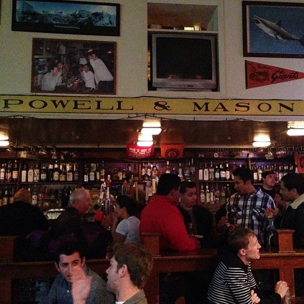 Foto diambil di La Rocca&#39;s Corner Tavern oleh Sean D. pada 10/13/2013