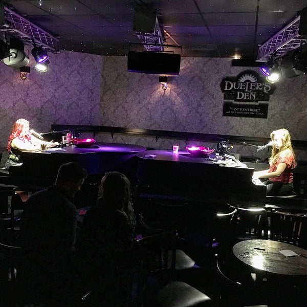 2/5/2016에 Vince S.님이 Ivory Room Piano Bar에서 찍은 사진