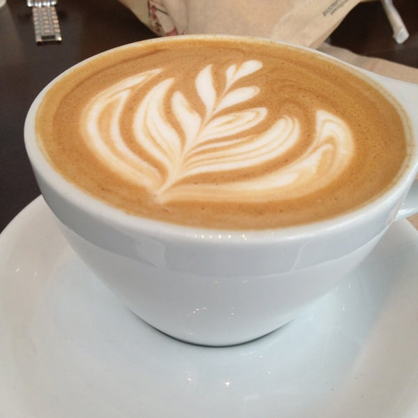 Снимок сделан в C+M (Coffee and Milk) at LACMA пользователем Gabriela P. 5/3/2013