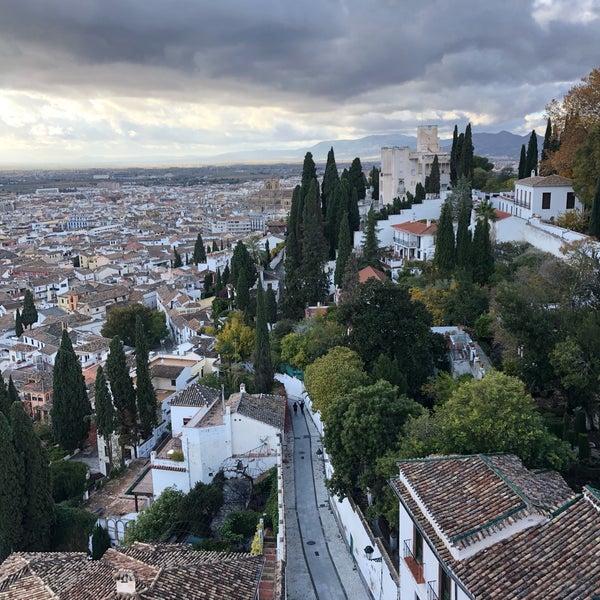 Снимок сделан в Hotel Alhambra Palace пользователем Cari K. 11/23/2019