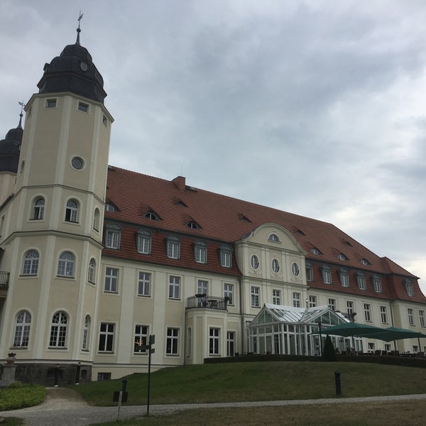รูปภาพถ่ายที่ Schloss Fleesensee โดย Jan B. เมื่อ 7/25/2016