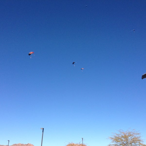 Foto diambil di Skydive Las Vegas oleh Joselo G. pada 1/19/2013
