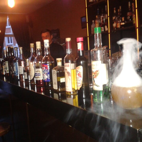 Das Foto wurde bei Old Fashioned Cocktail &amp; Absinthe Bar von Randall S. am 9/1/2013 aufgenommen