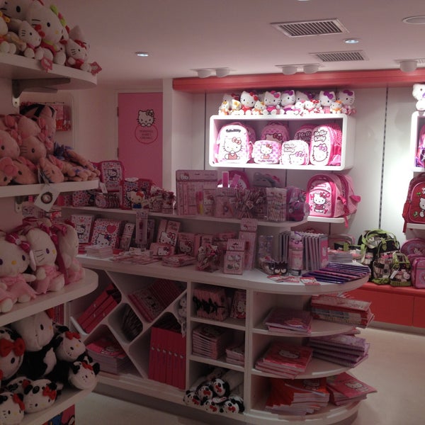 4/21/2013 tarihinde Nu®şen .ziyaretçi tarafından Hello Kitty World'de çekilen fotoğraf