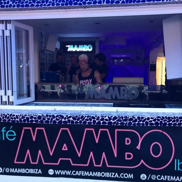 รูปภาพถ่ายที่ Café Mambo โดย JEJOON P. เมื่อ 8/29/2018