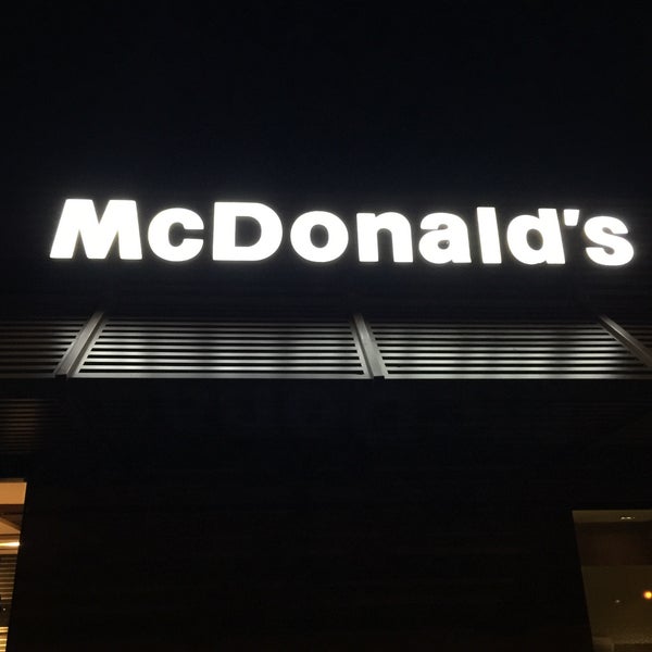 Photo taken at McDonald&#39;s by LJ on 11/3/2016
