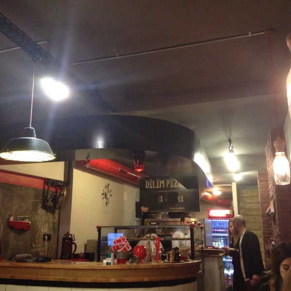 Foto scattata a Pizza Bar da Serhat O. il 3/13/2015