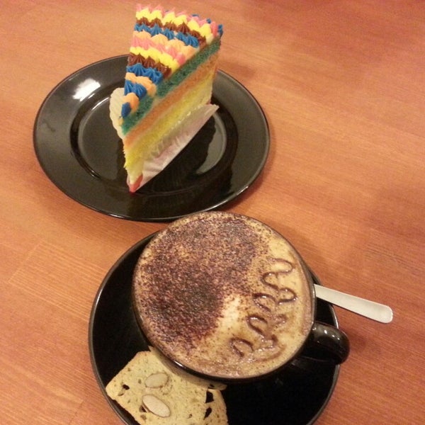 7/24/2013 tarihinde Puisan R.ziyaretçi tarafından CAFFEine;'de çekilen fotoğraf