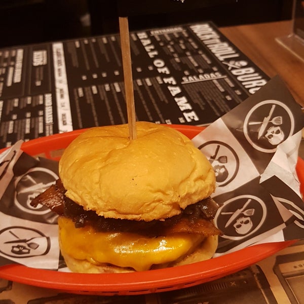 5/8/2018에 Éverton I.님이 Rock &#39;n&#39; Roll Burger에서 찍은 사진
