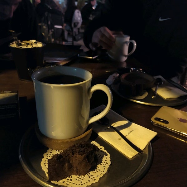 Photo taken at Muggle’s Coffee Roastery Özlüce by Enes K. on 3/3/2020