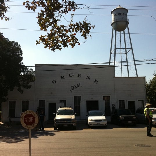 10/21/2012 tarihinde Melba C.ziyaretçi tarafından Gruene Historic District'de çekilen fotoğraf
