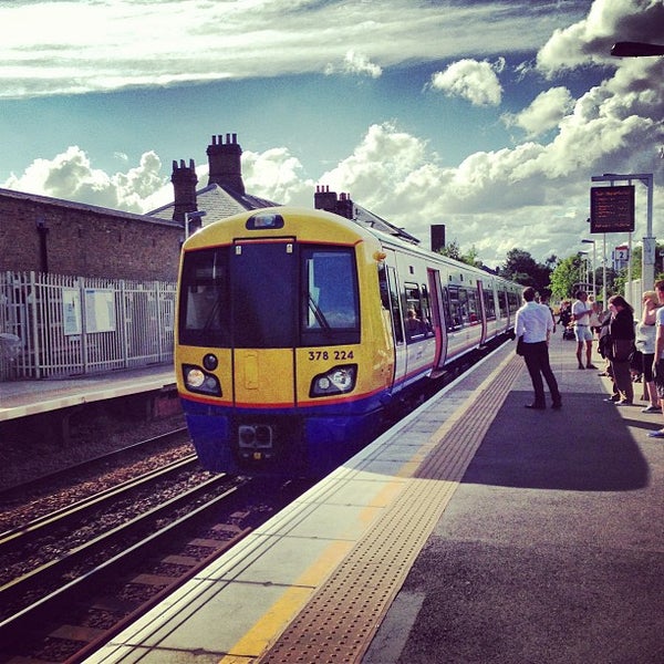 Clapham High Street Railway Station (CLP) Clapham Town 3 tips