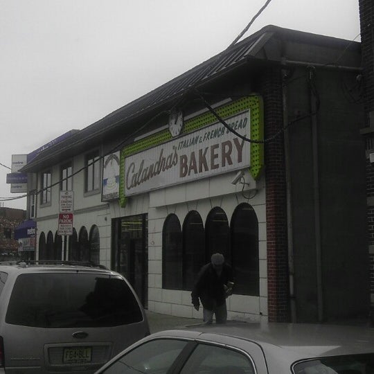 3/17/2013 tarihinde Matthew J.ziyaretçi tarafından Calandra&#39;s Bakery'de çekilen fotoğraf