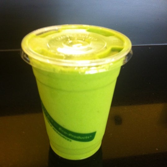 Build your own smoothie! With spinach, coconut water, mango, local honey, stevia, spirulina, etc.!