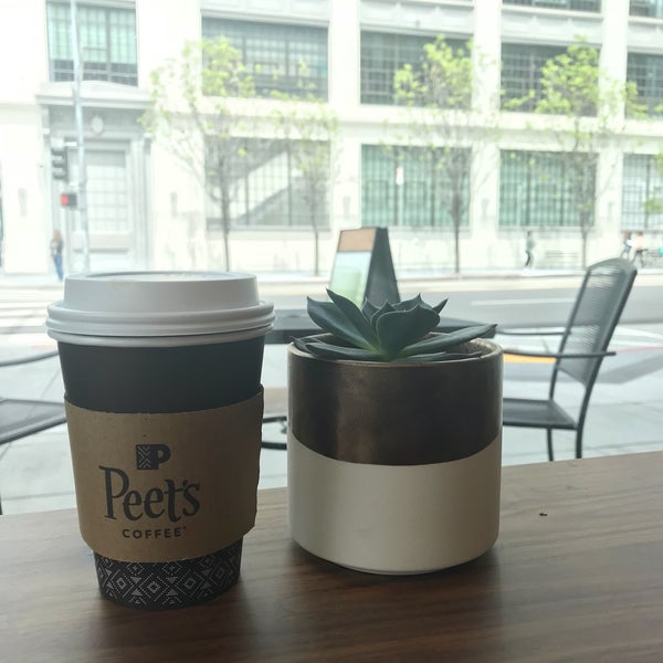Foto scattata a Peet&#39;s Coffee da Dilek U. il 6/15/2018
