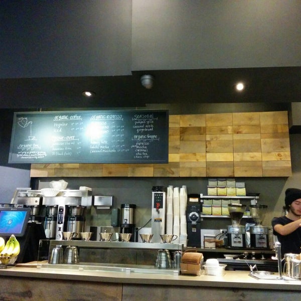 Photo taken at Bean &amp; Bean Coffee by Dilek U. on 11/11/2014