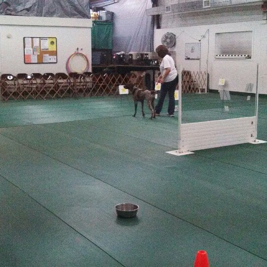 Foto tirada no(a) Houston Obedience Training Dog Club por Kathleen M. em 9/24/2013