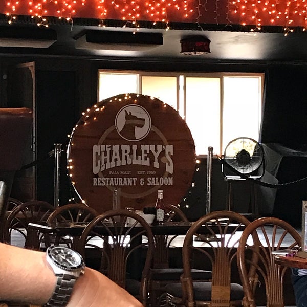 Foto scattata a Charley&#39;s Restaurant &amp; Saloon da Charmayne C. il 11/11/2017