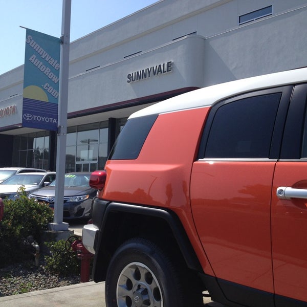6/4/2013에 Charmayne C.님이 Toyota Sunnyvale에서 찍은 사진
