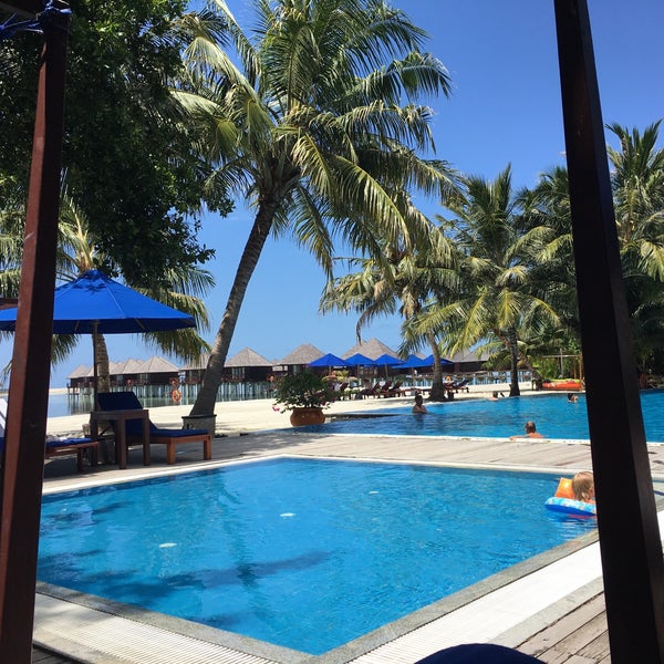 Photo taken at Olhuveli Beach &amp; Spa Resort by Koray U. on 7/5/2018