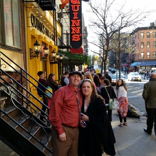 4/24/2014 tarihinde Jack F.ziyaretçi tarafından Quinn&#39;s Bar &amp; Grill'de çekilen fotoğraf