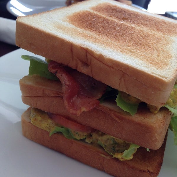 3/29/2014 tarihinde Jureerut B.ziyaretçi tarafından Lucky 13 Sandwich'de çekilen fotoğraf