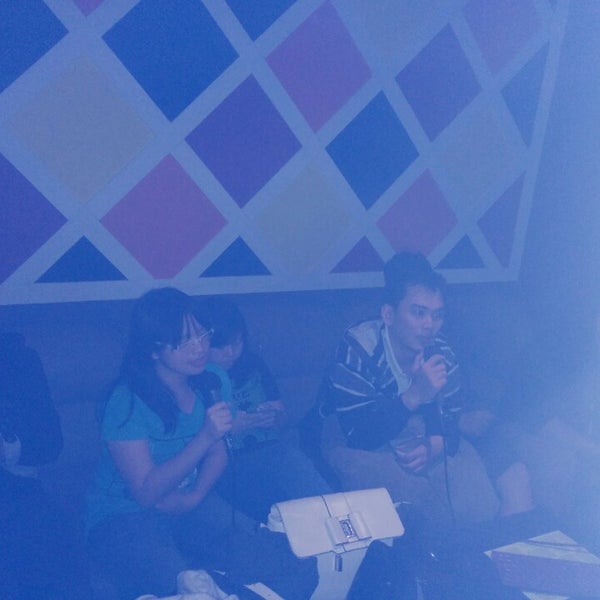 9/13/2014에 Lucky H.님이 Lime Light Family Karaoke &amp; Cafe에서 찍은 사진