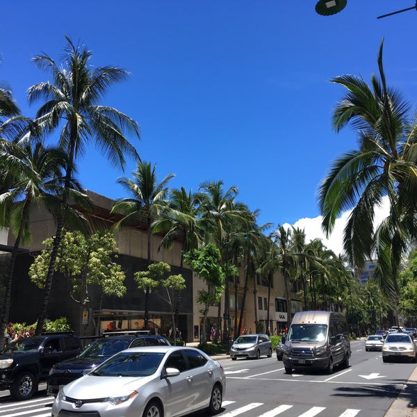 Photo prise au Waikiki Beach Walk par §uz E. le7/1/2019