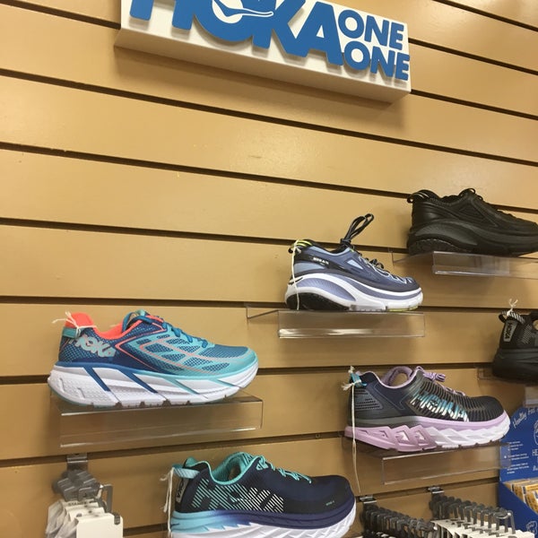 Windward mall shoe best sale stores