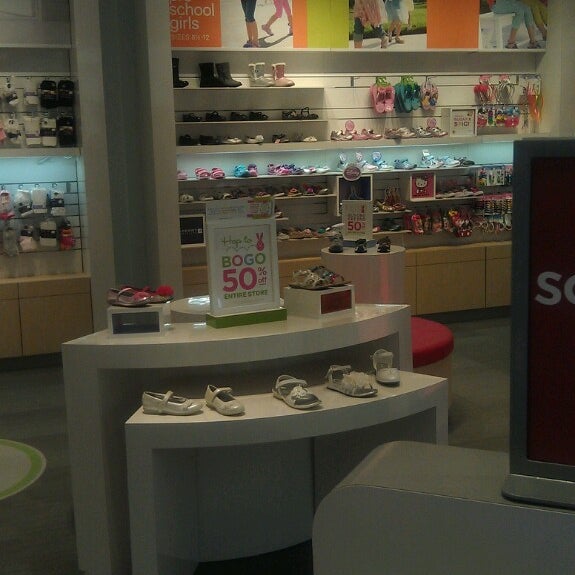 crocs store crabtree valley mall