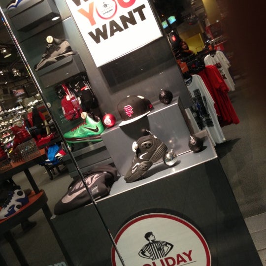 Foot Locker - ร้านรองเท้า