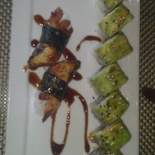 Service is amazing. Try the red dragon roll. Ask about their monthly dinner specials
