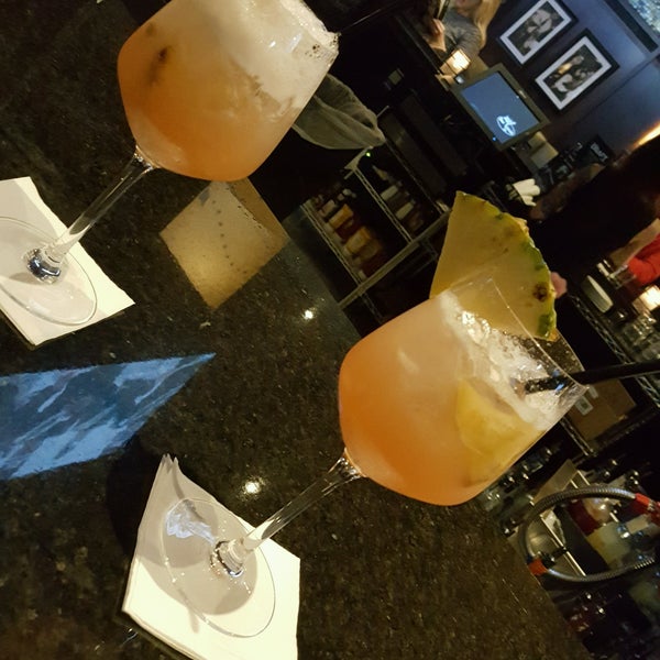 Photo taken at Bar Louie by Elaine B. on 1/22/2017