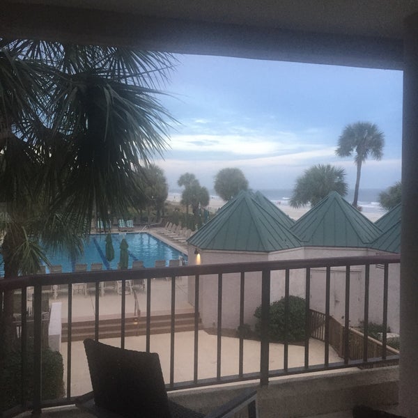 Foto tirada no(a) Hilton Head Marriott Resort &amp; Spa por Lisa K. em 11/6/2018