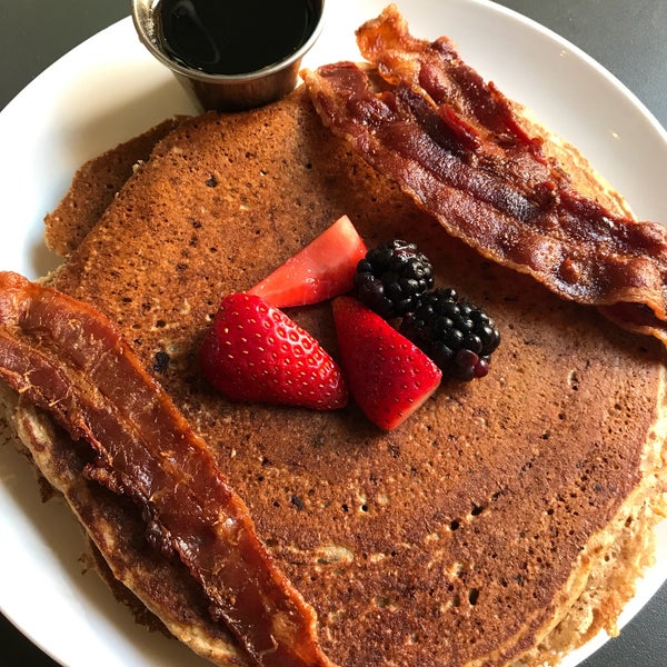 Pancakes and bacon. 🥓🥞🍓