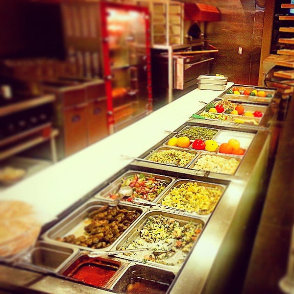 10/21/2014에 Jonathan E.님이 FelFel Mediterranean Fresh Rotisserie Grill에서 찍은 사진