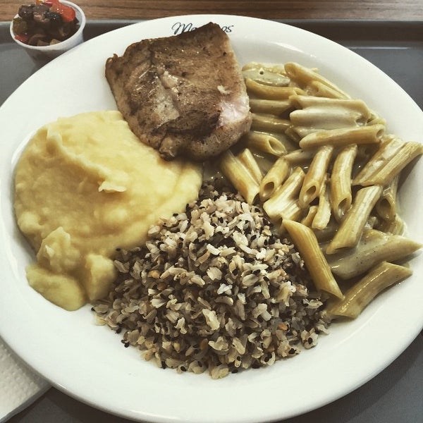 Das Foto wurde bei Marítimos Restaurante von Magno P. am 4/19/2015 aufgenommen