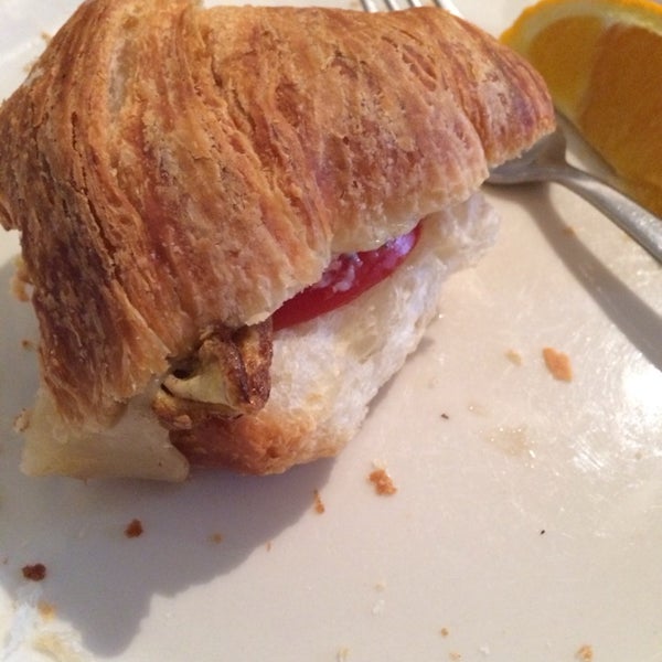 Try subbing tomato for ham on the breakfast sandwich for a delicious vegetarian alternative!