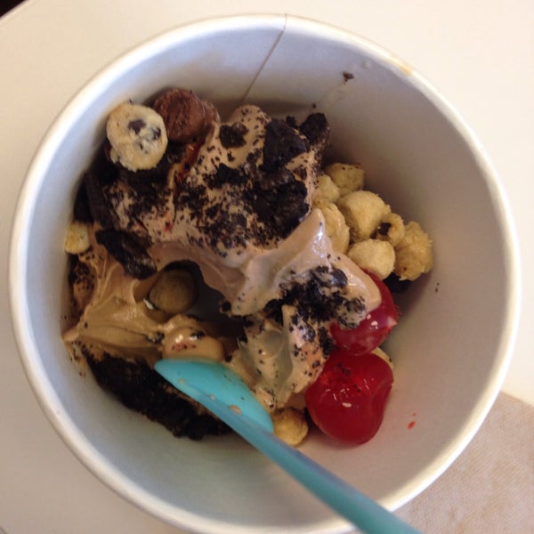 8/1/2015にDale P.がYo Mama! Frozen Yogurt &amp; Goodiesで撮った写真