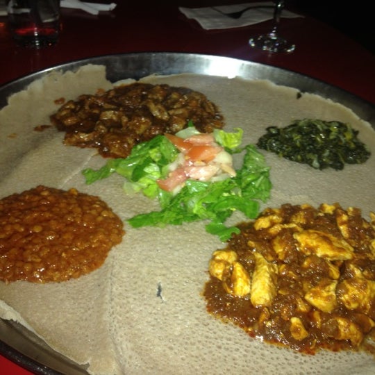 Снимок сделан в Ethiopian Diamond Restaurant &amp; Bar пользователем Camiel I. 1/6/2013