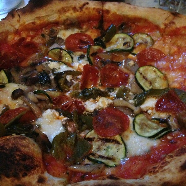 Снимок сделан в Pachino Pizzeria пользователем Danny N. 5/23/2013