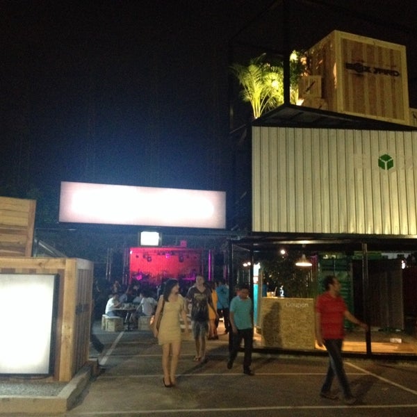 Арт пространство кирпичи екатеринбург. Контейнерный городок. Контейнерный городок спб. Avenue box. Avenue box.